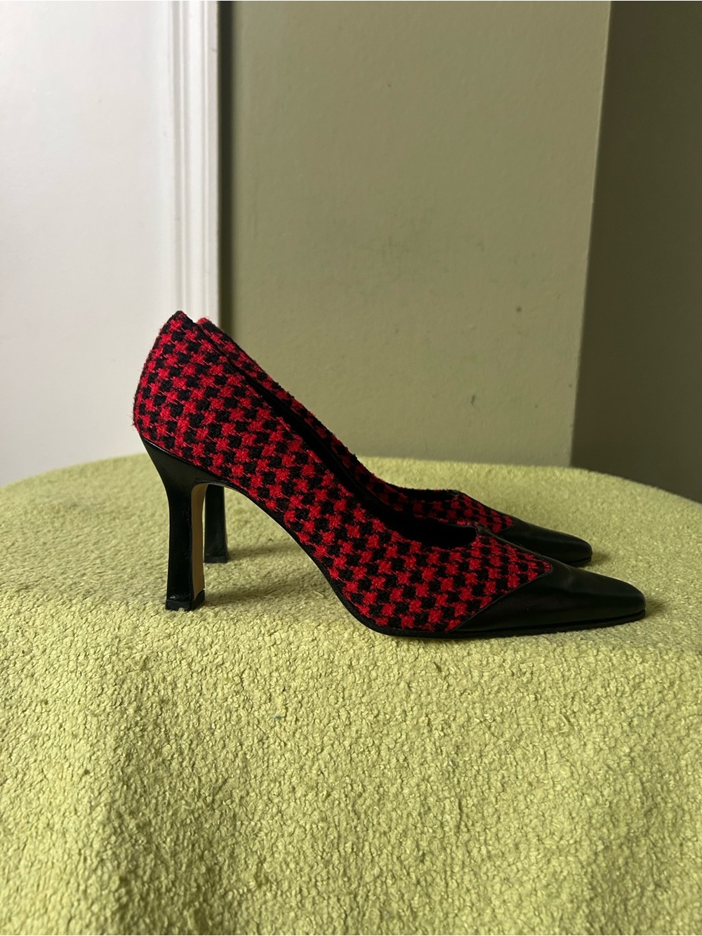 NWOB Costa Blanca Red & Black Houndstooth Pointed Pumps Sz 6 - Picture 5 of 12